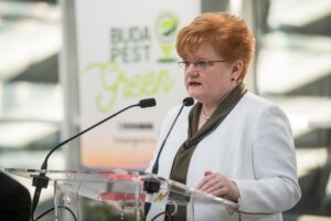 szalai piroska prezentációt tart